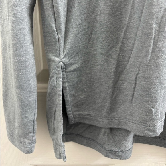 Old Navy Active Heather Gray long sleeve Top - Picture 2 of 7